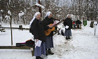 Emmausgang 2013 - Singen im Schnee
